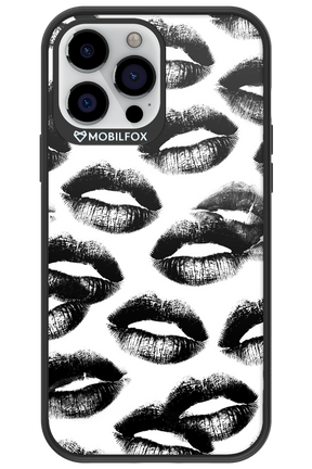 Ghost Kiss - Apple iPhone 13 Pro Max